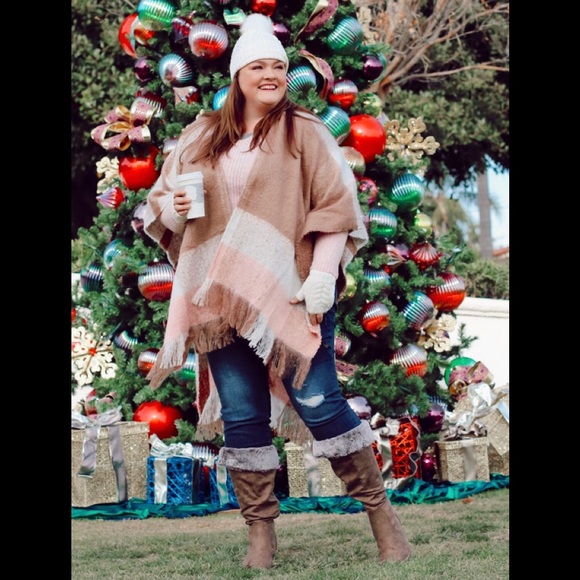 🆕NEW! Oversized Plaid Fringe Poncho - Picture 6 of 11